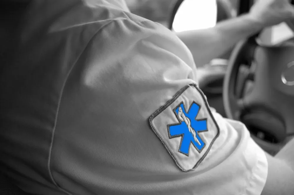 Ambulance près de Rouillon